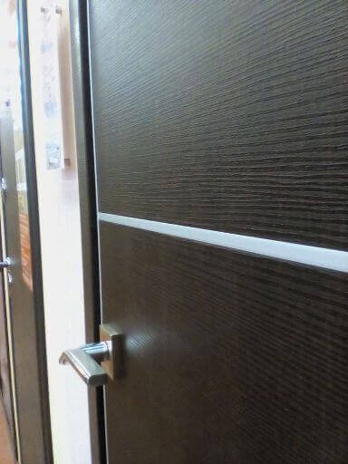 дверь экошпон венге алюминиевые вставки