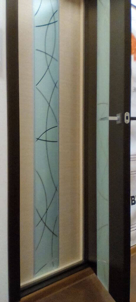 Межкомнатные двери КАРАТ с зеркалом шпон венге и белёный дуб