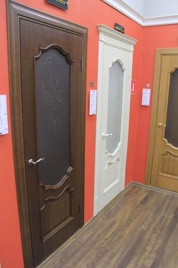 межкомнатные двери из натурального шпона на выставке в Москве